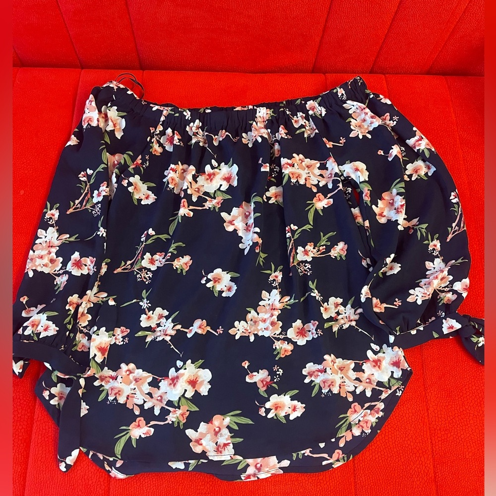 Lila Rose Long sleeve Top, XS (pants not included)